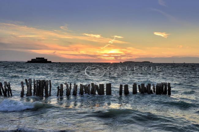 Soleil couchant sur brises-lames - Photographie Photographies d'art en édition limitée Galerie Sébastien Luce