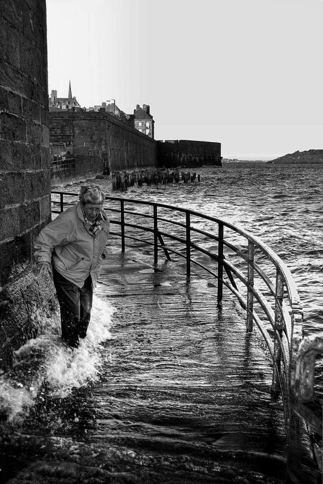 Bain de pieds - Photographie Photographies par thématiques Galerie Sébastien Luce