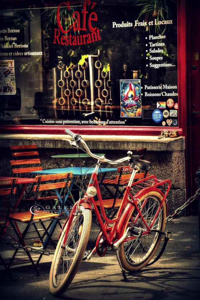 Vélo  rouge - saint malo   - Photographie Photographies d'art en édition limitée Galerie Sébastien Luce