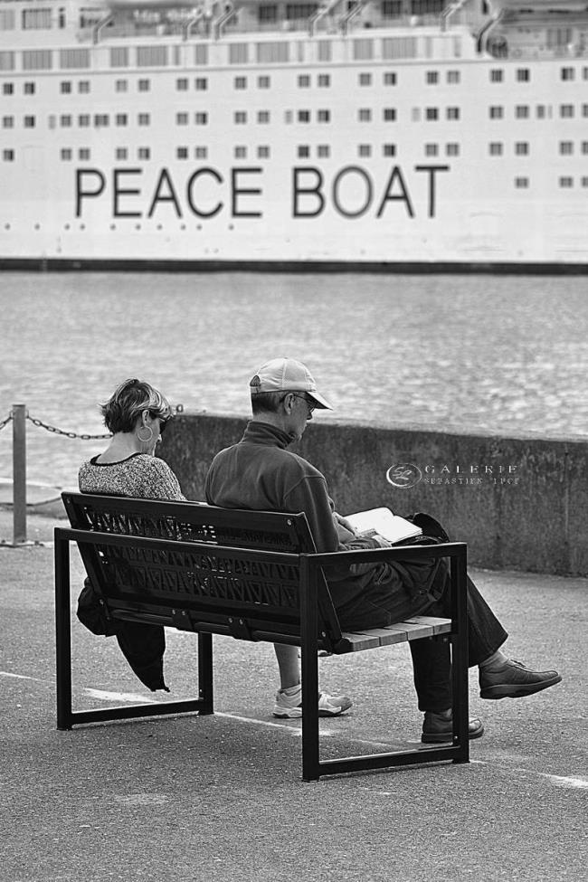 Peace Boat - Photographie Photographies par thématiques Galerie Sébastien Luce