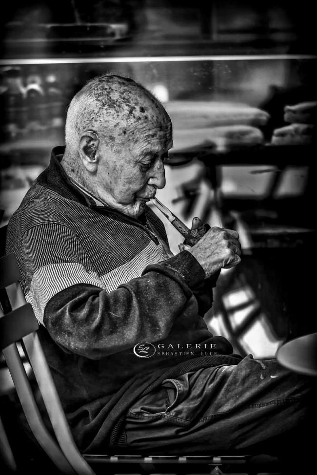Fumeur de pipe - saint malo - Photographie Photographies d'art en édition limitée Galerie Sébastien Luce