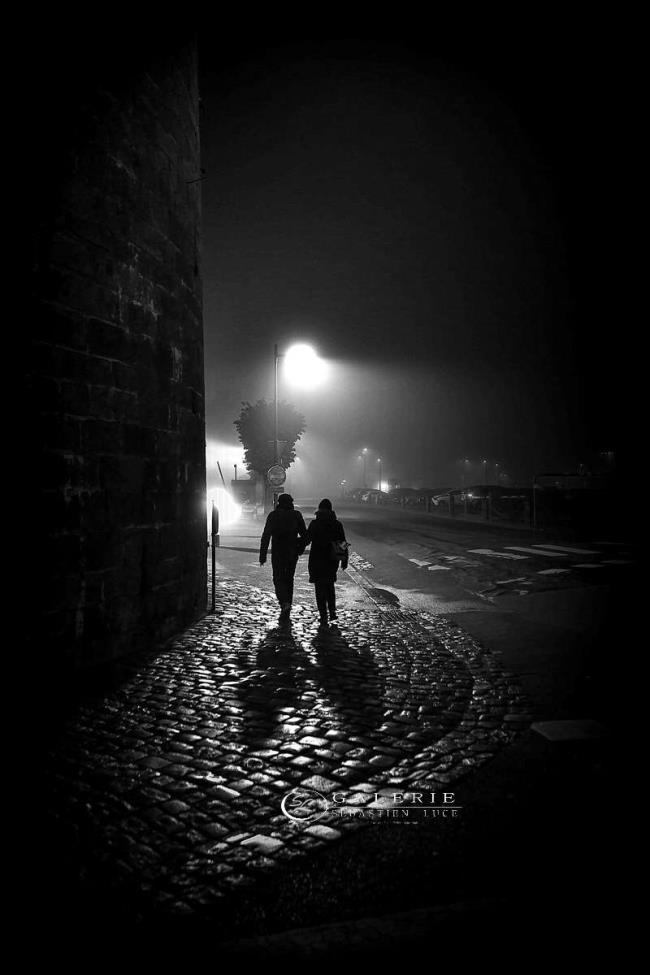 silhouettes amoureuses - st malo - Photographie Photographies par thématiques Galerie Sébastien Luce