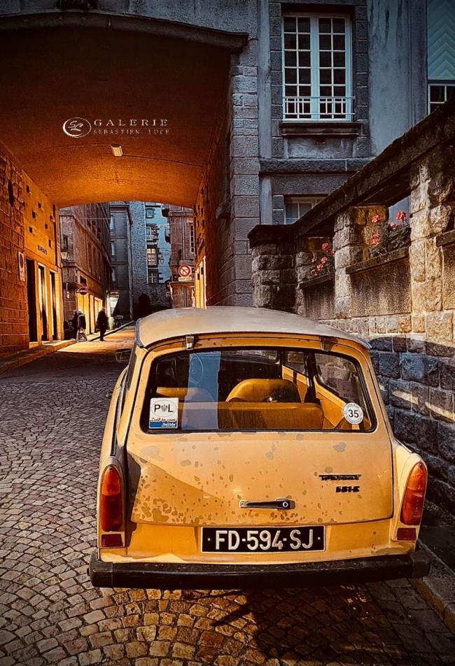 yellow car - saint malo - Photographie Photographies d'art en édition limitée Galerie Sébastien Luce